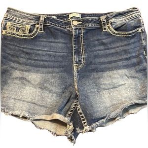 Vigoss Jean shorts size 22 with American 🇺🇸 decor on back pockets!